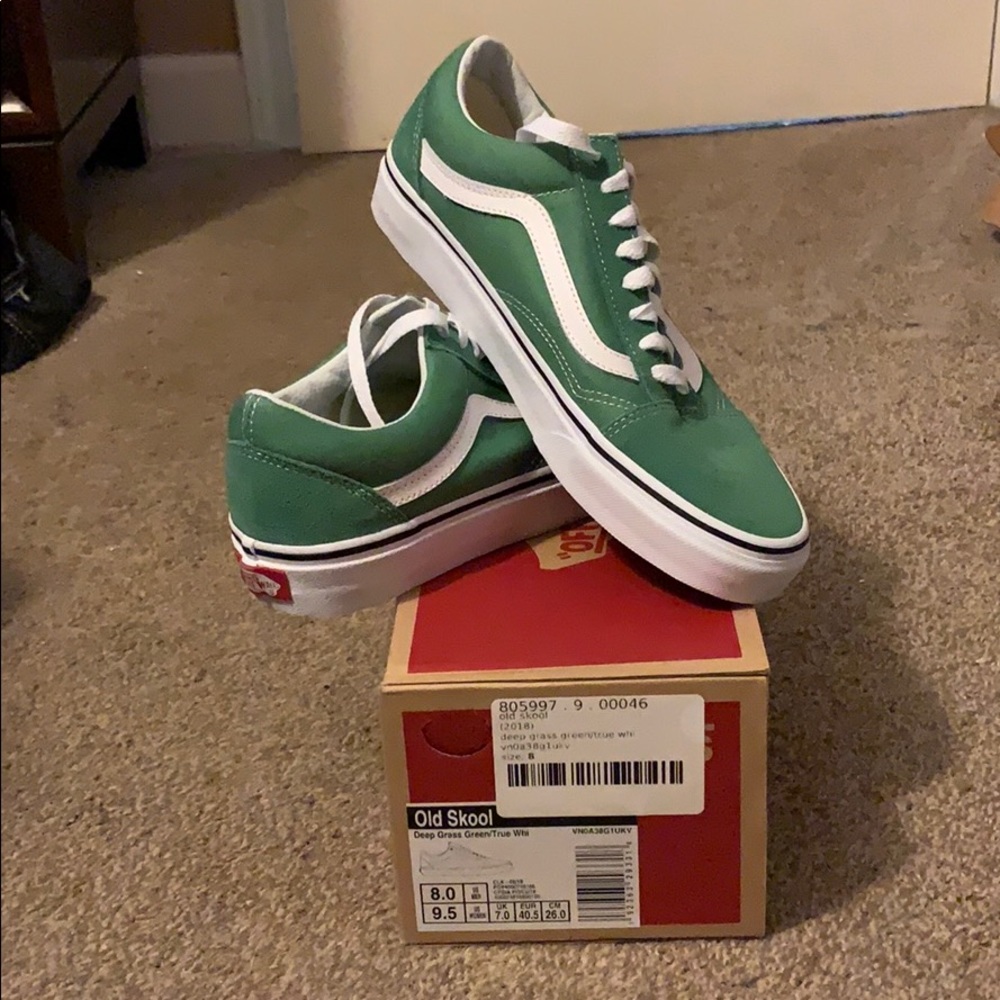 NWOT! VANS Old Skl Deep Grass Grn/True Wh. W 9.5